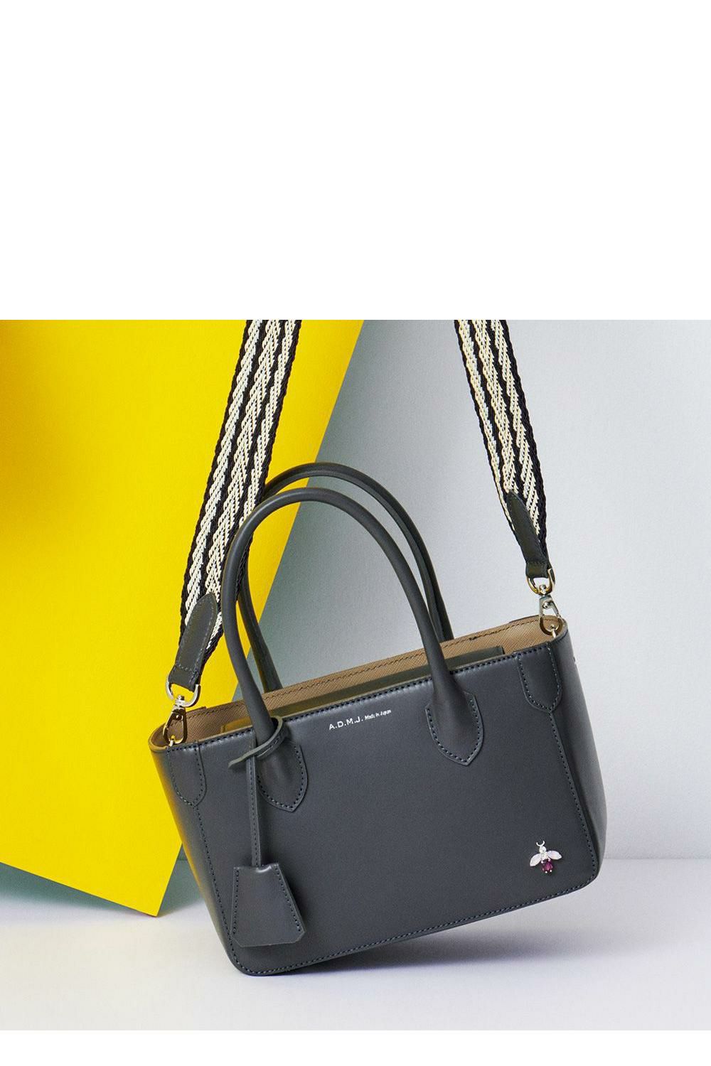 スワロミツバチモチーフADMJ新品未使用ショルダーバッグ むつかしい