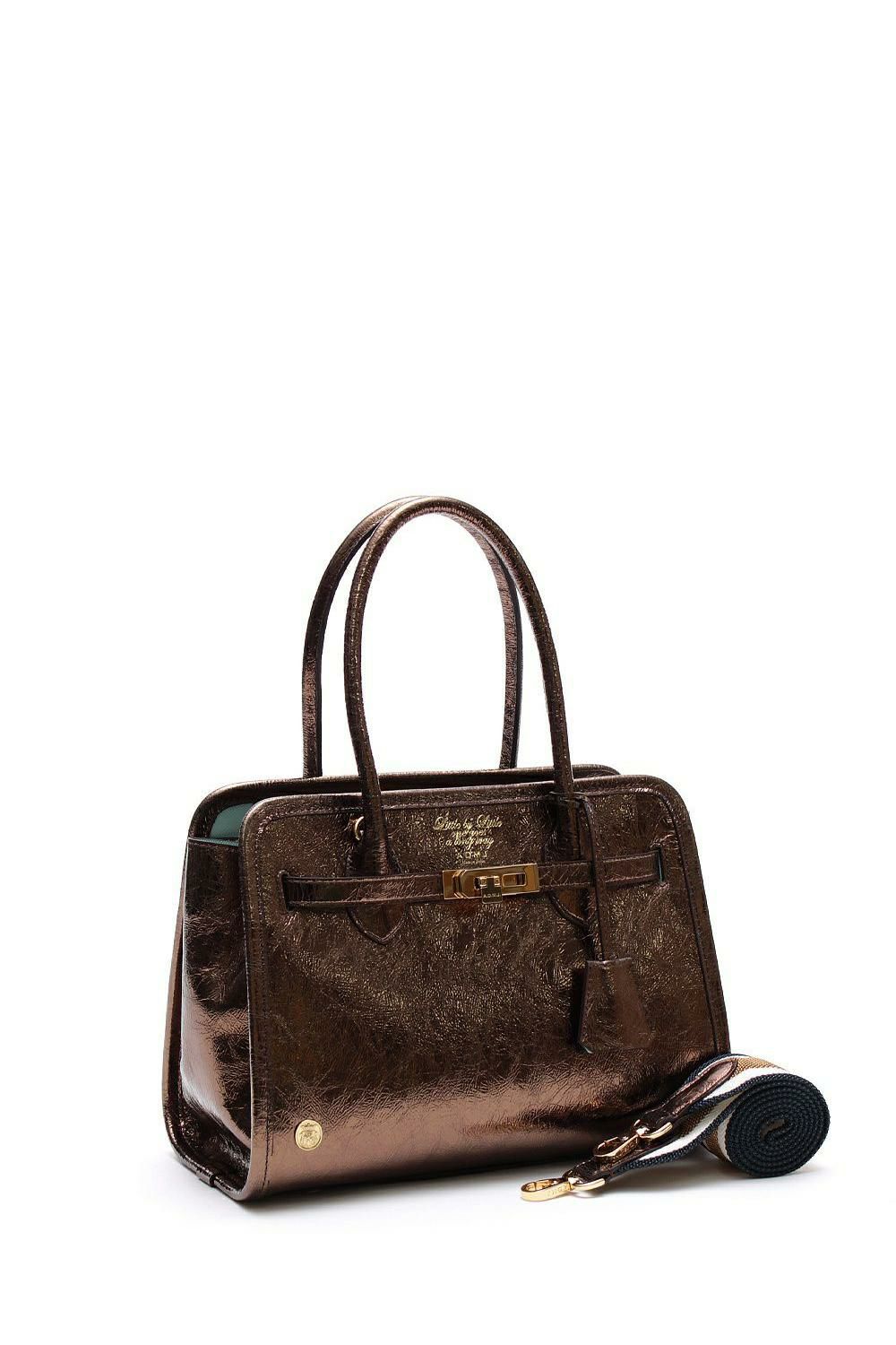 美品 A.D.M.J. クラックメタル前金具付トートM 25WS01002 美品 A.D.M.J. クラックメタル前金具付トートM 25WS01002 - メルカリ
