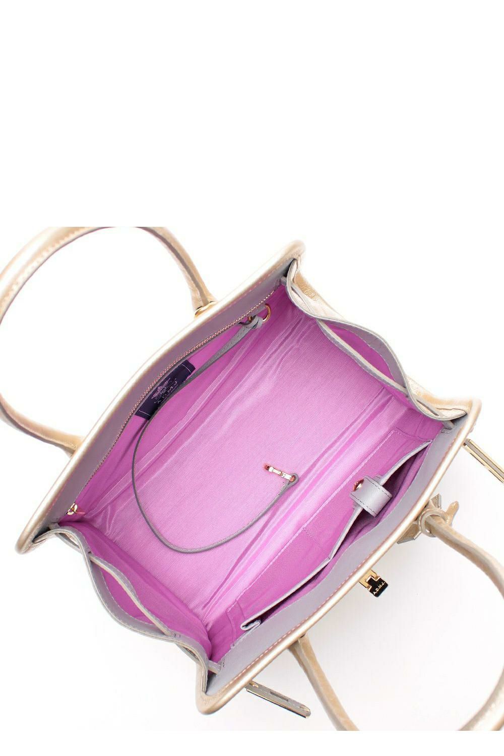美品 A.D.M.J. クラックメタル前金具付トートM 25WS01002 美品 A.D.M.J. クラックメタル前金具付トートM 25WS01002 - メルカリ
