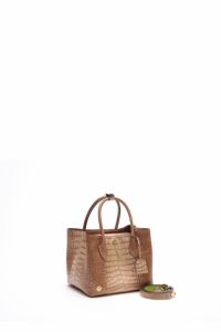JACQUEMUS 送料無料 VIP価格 レザースタイルの ドアアートドア クロコ型押しキューブトート21cm(ショルダーストラップ付